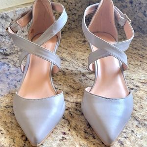 Gray strappy pumps by Journee Collection, size 9 NWOB